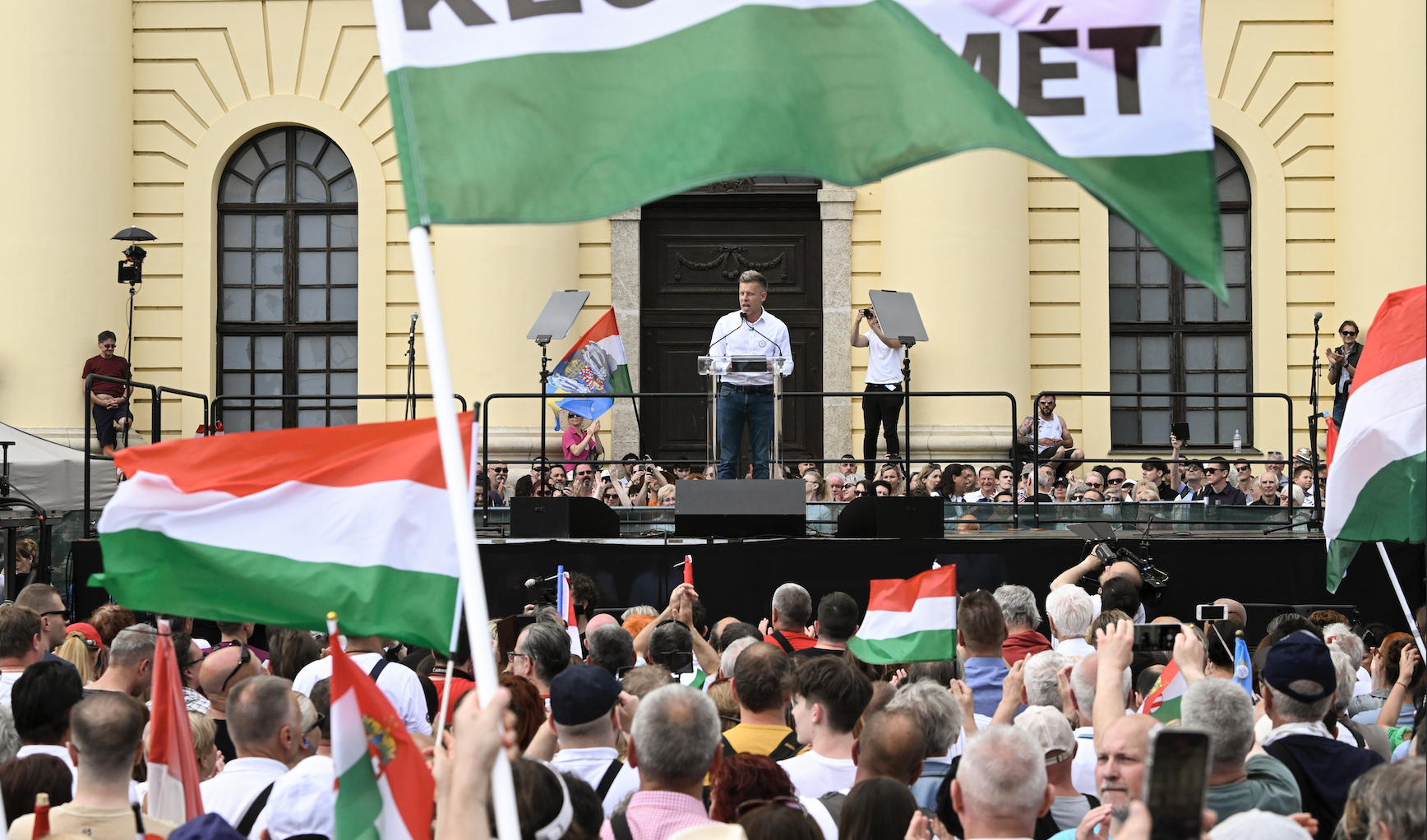 Thousands Flock to Anti-Orbán Rally in Debrecen